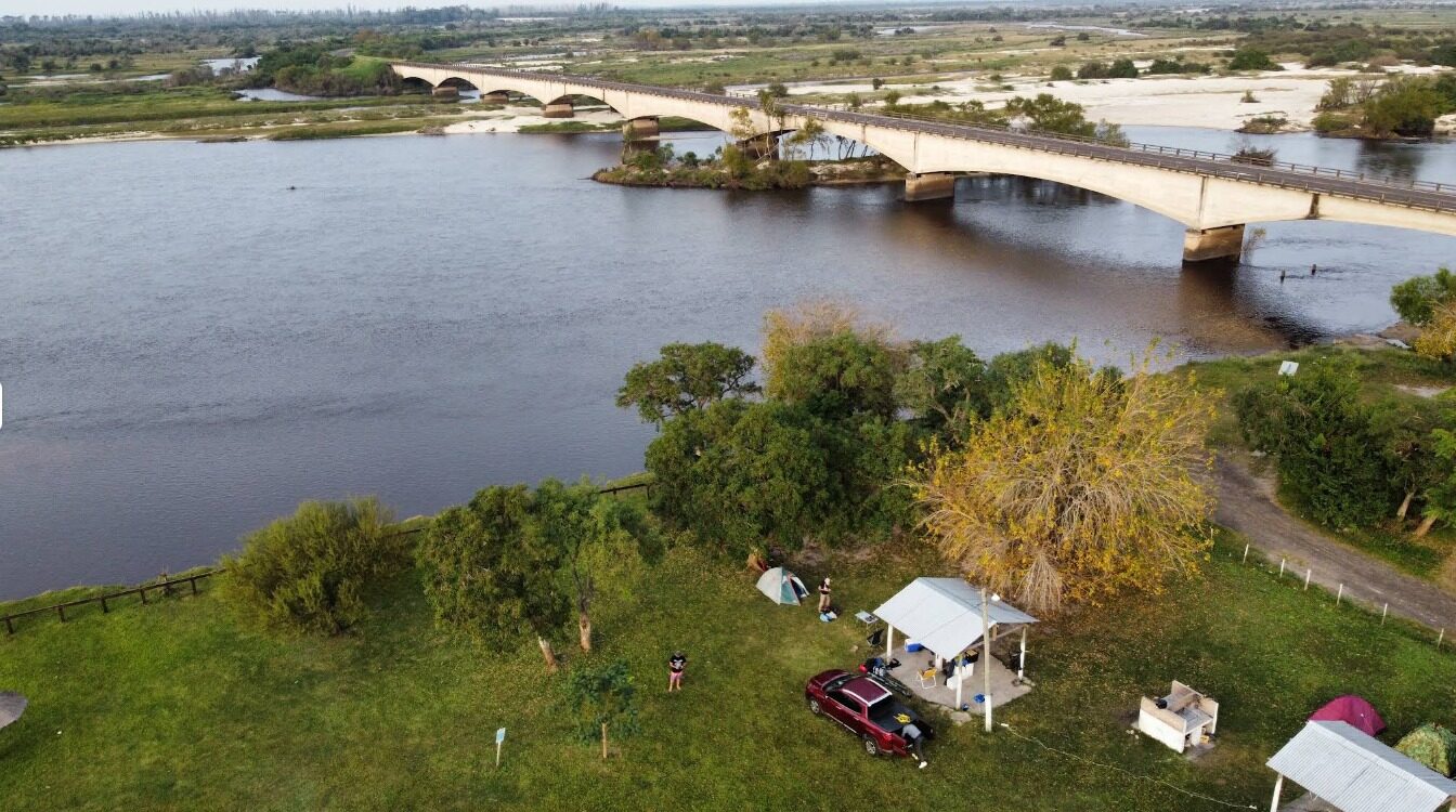 Vista aérea de San Isidro junto al río Corriente
