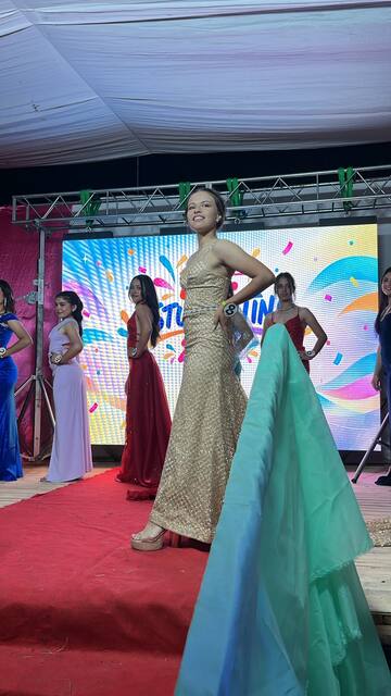 Desfile de candidatas a reina