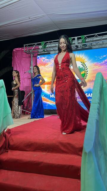 Desfile de candidatas a reina
